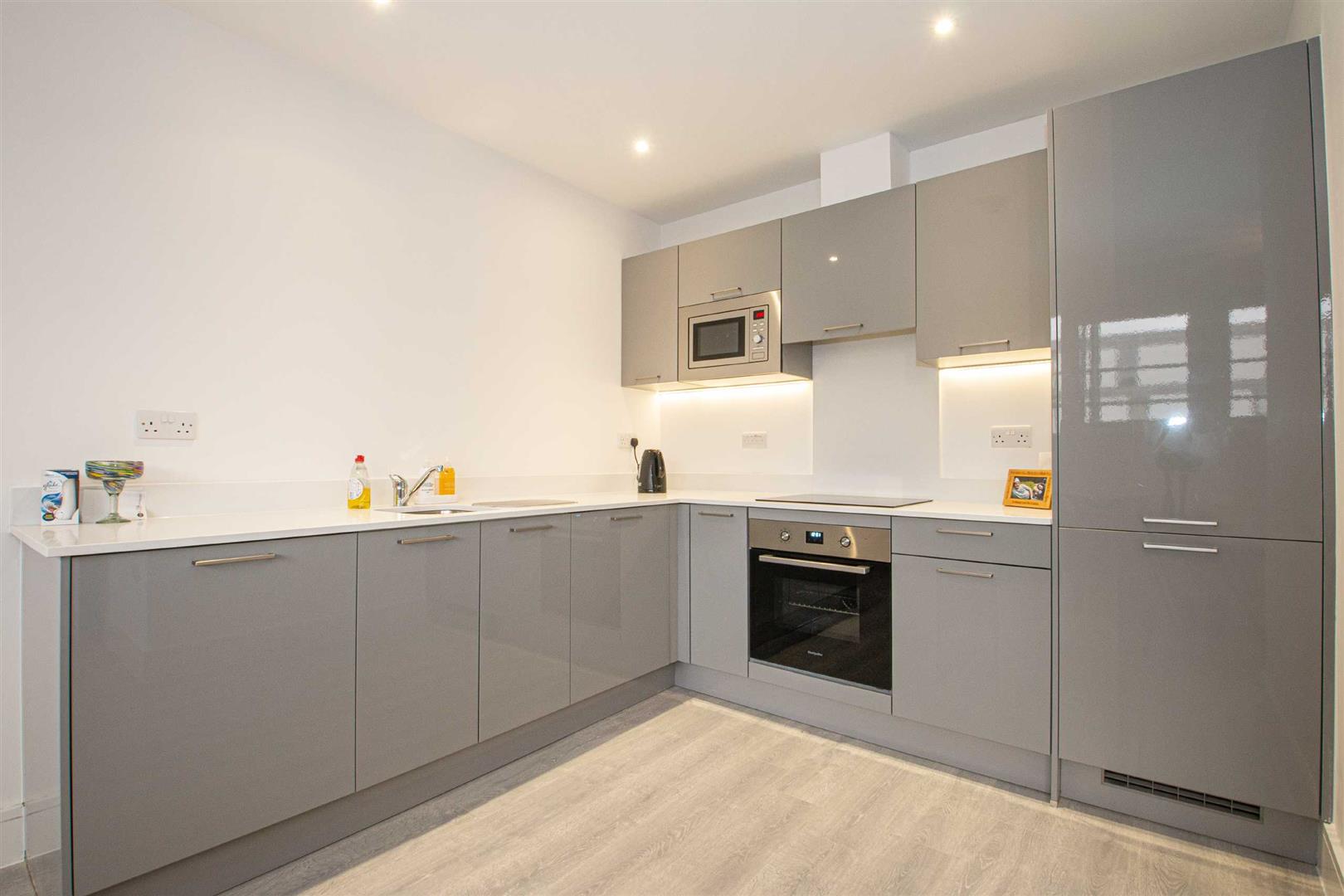 352 Avebury Boulevard, Central Milton Keynes, Milton Keynes
